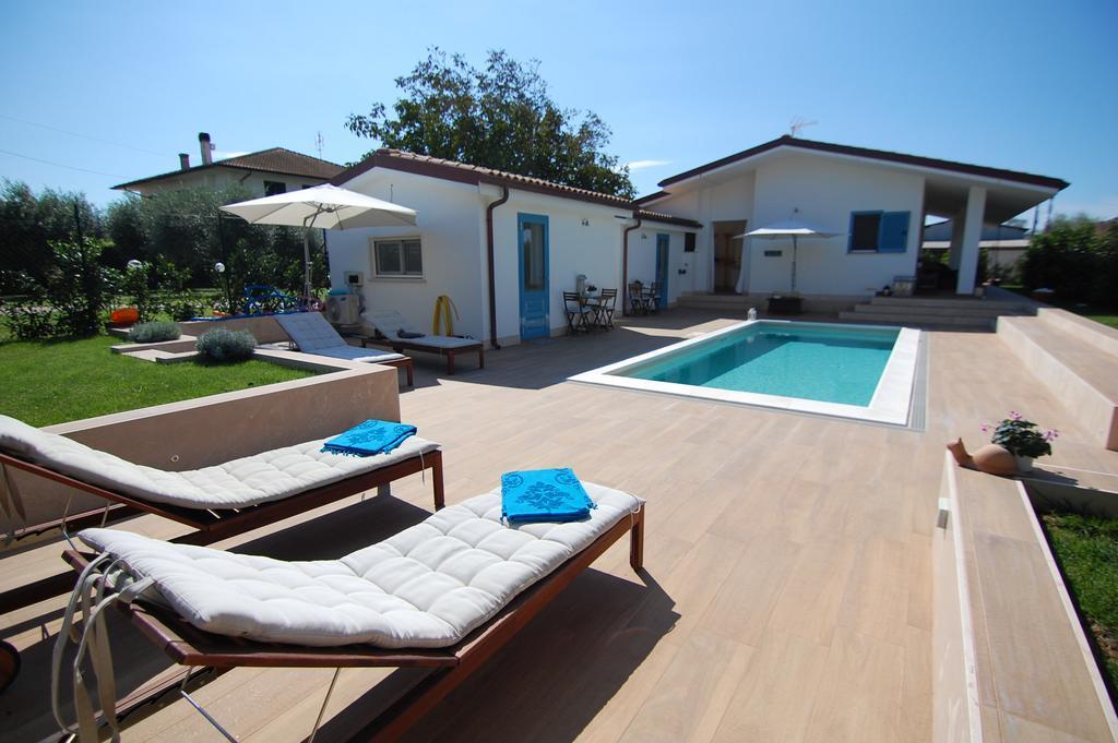 B&B La Gatta Sul Tetto Borgo san Donato  Buitenkant foto