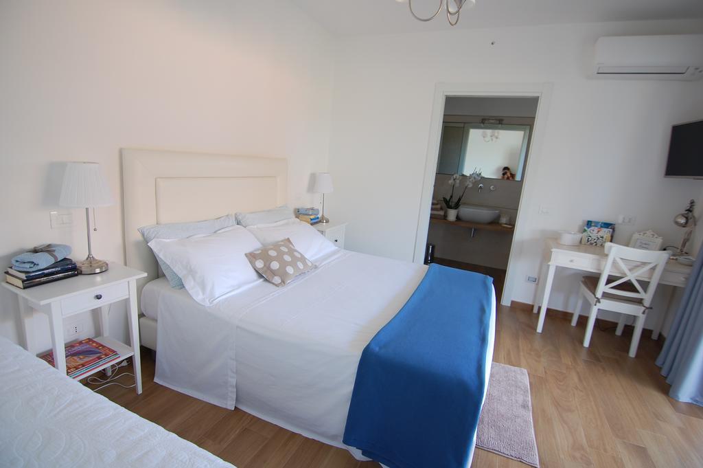 B&B La Gatta Sul Tetto Borgo san Donato  Buitenkant foto